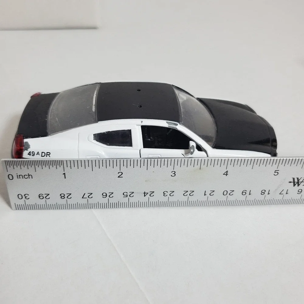 Jada Toys 2006 Dodge Charger Polícia Civil 1:32 Scale Die-Cast Model Car – Black